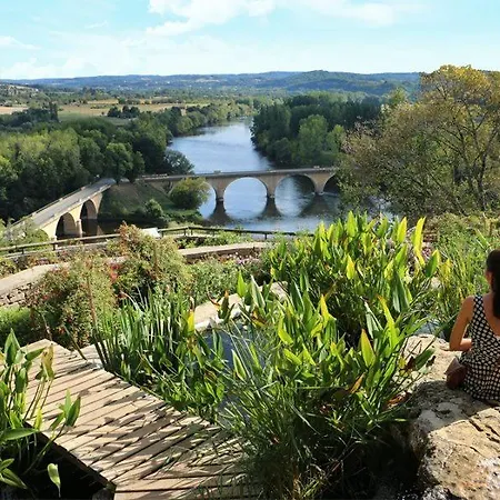 ゲストハウス Les De Beauviel